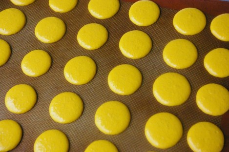mango_macarons_02